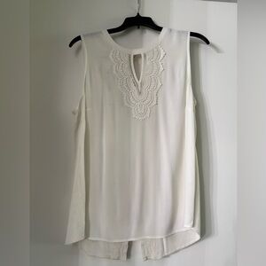 Chic Ivory Sleeveless Blouse with Lace Detail
